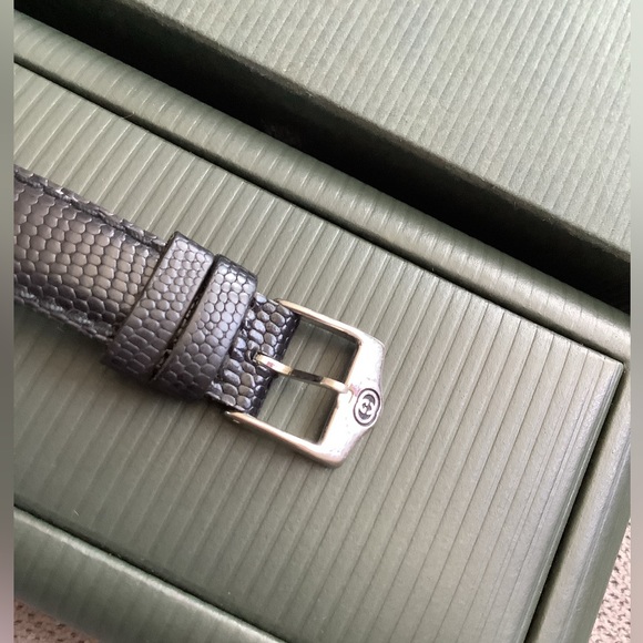 Beautiful GUCCI ladies watch 🌹🌹🌹 - Picture 6 of 12